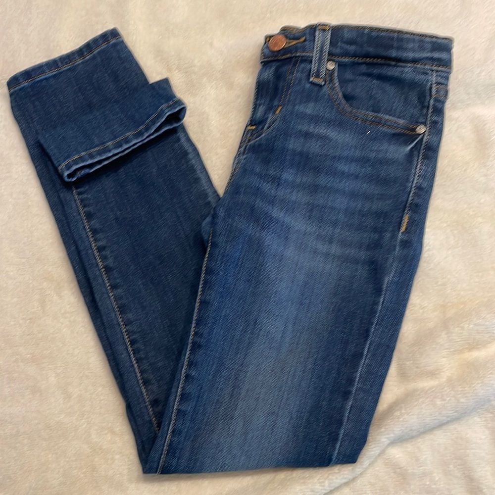 Girls size 10 Signature by Levi’s medium five pocket wash skinny jeans